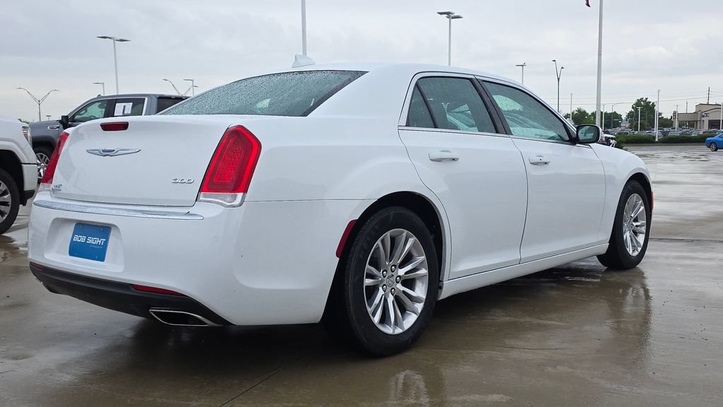 Used 2019 Chrysler 300 Touring w/ Quick Order Package 2EF RWD image 5