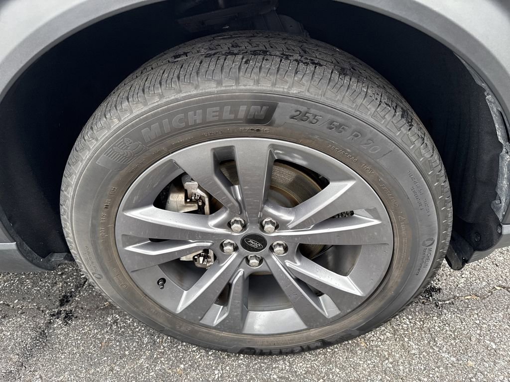 Used 2022 Ford Explorer XLT w/ Equipment Group 202A image 12