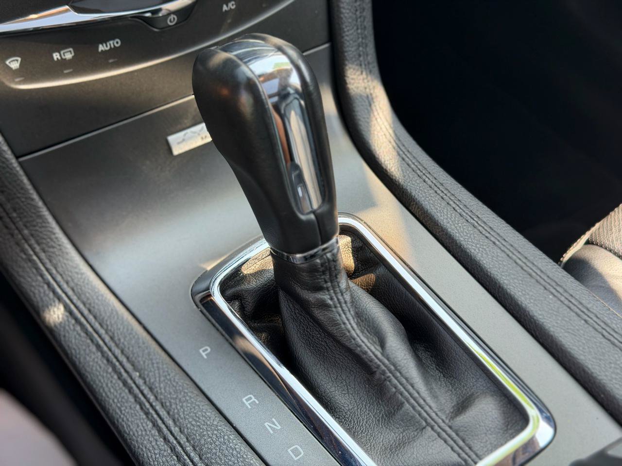 Used 2014 Lincoln MKT AWD image 31