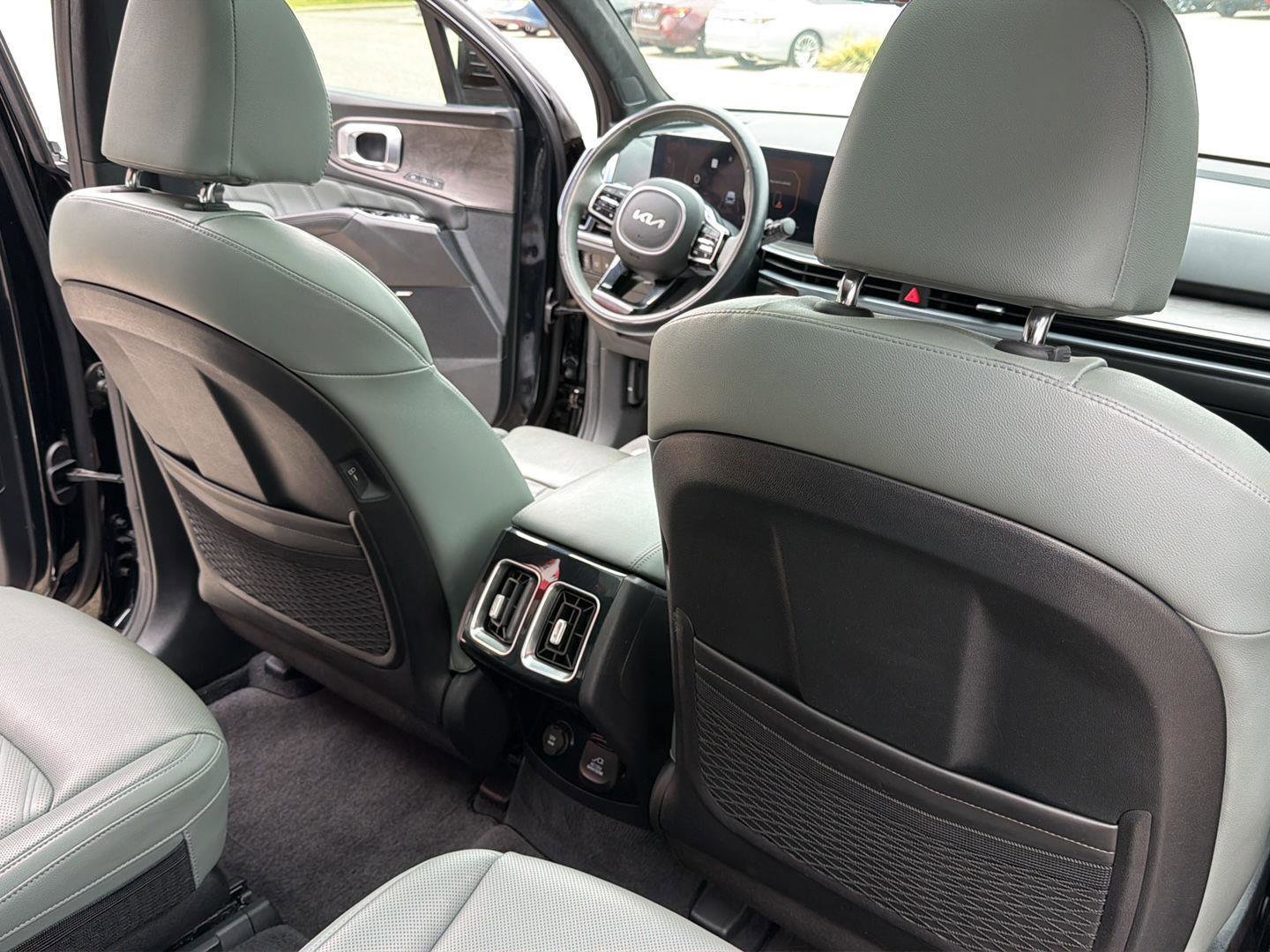 Used 2024 Kia Sorento SX Prestige w/ Sage Leather Package image 18