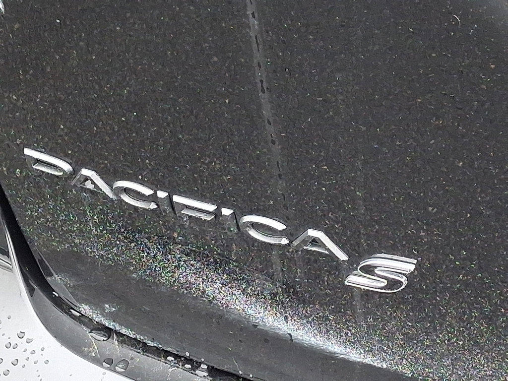 Used 2023 Chrysler Pacifica Limited w/ S Appearance Package image 17