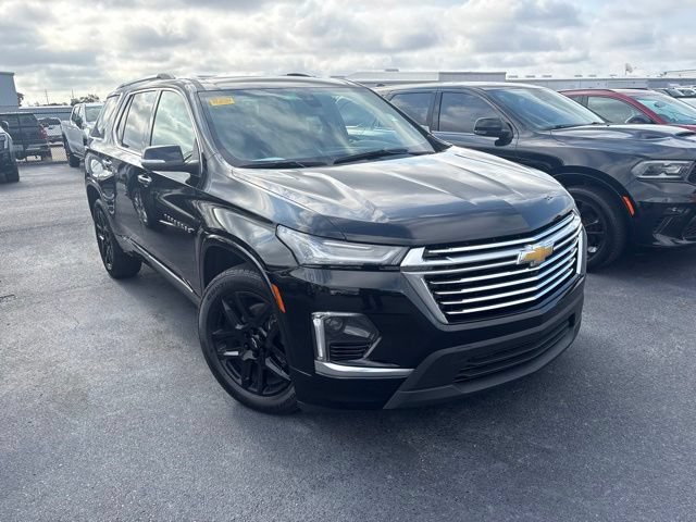 Used 2023 Chevrolet Traverse Premier FWD image 3