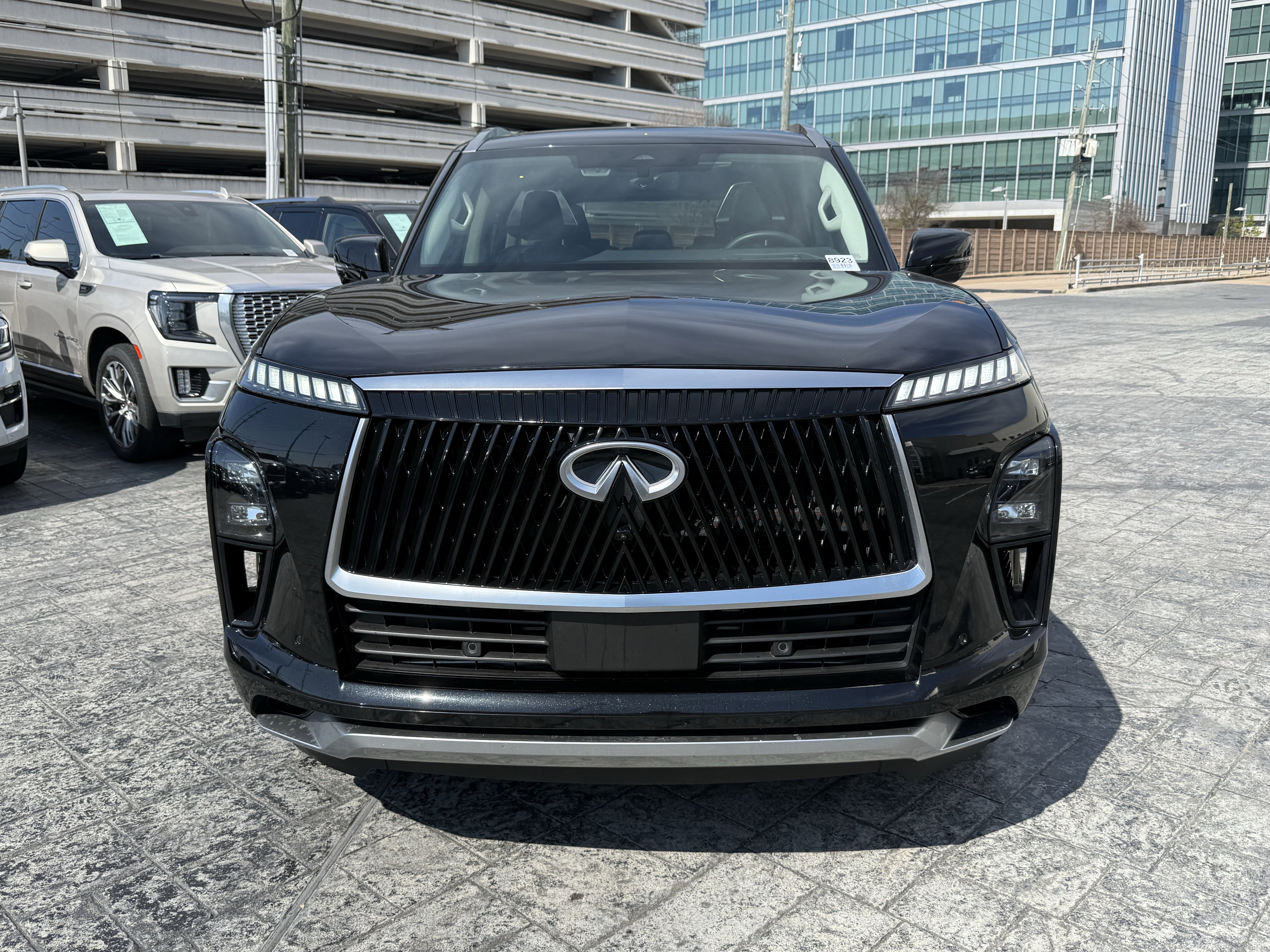 Certified 2025 INFINITI QX80 Sensory image 2