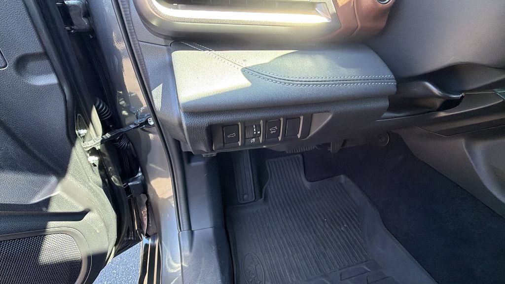 Used 2025 Subaru Outback Touring XT AWD/4WD image 30