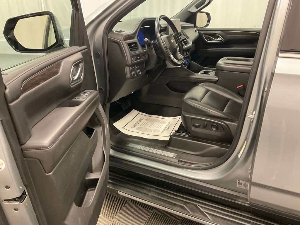 Used 2024 Chevrolet Suburban LT AWD/4WD image 4
