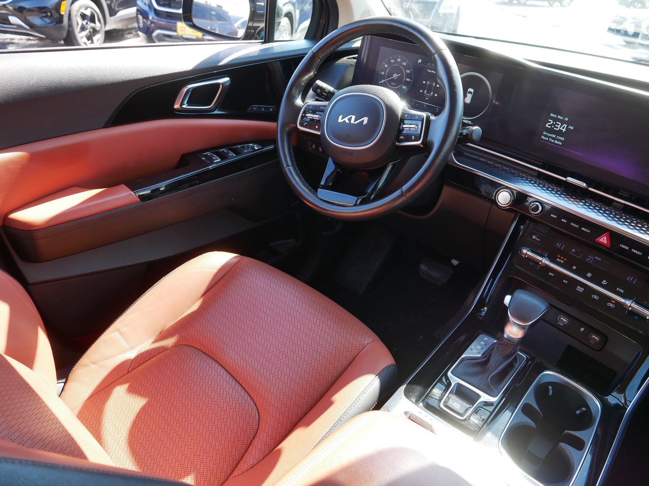 Certified 2022 Kia Carnival SX Prestige image 9