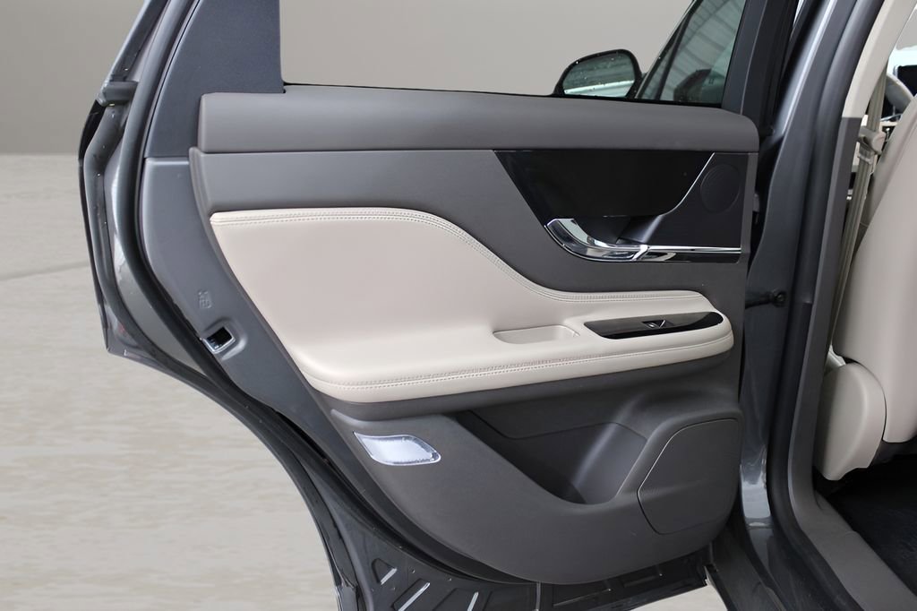 Used 2024 Lincoln Corsair Reserve w/ Equipment Group 201A image 12