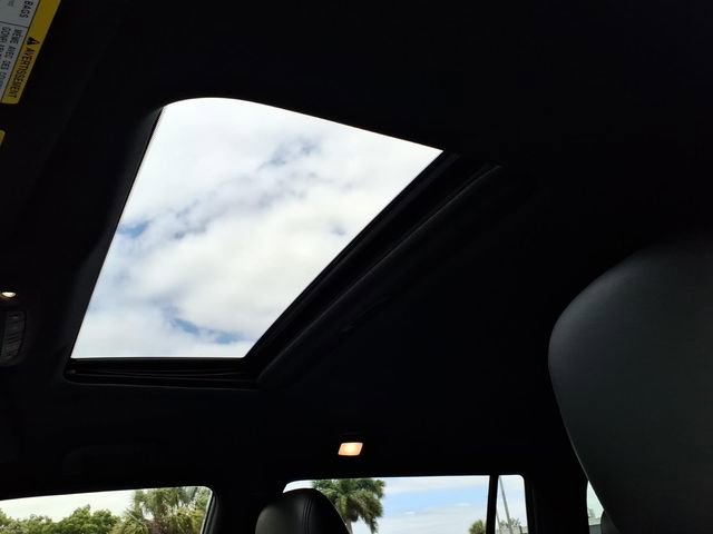 Used 2022 Nissan Armada SL w/ Midnight Edition Package RWD image 8