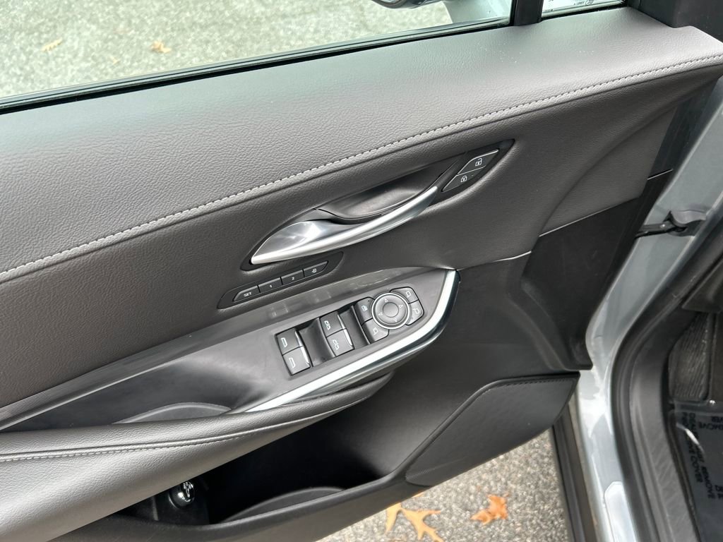 Used 2025 Cadillac XT4 Premium Luxury image 16