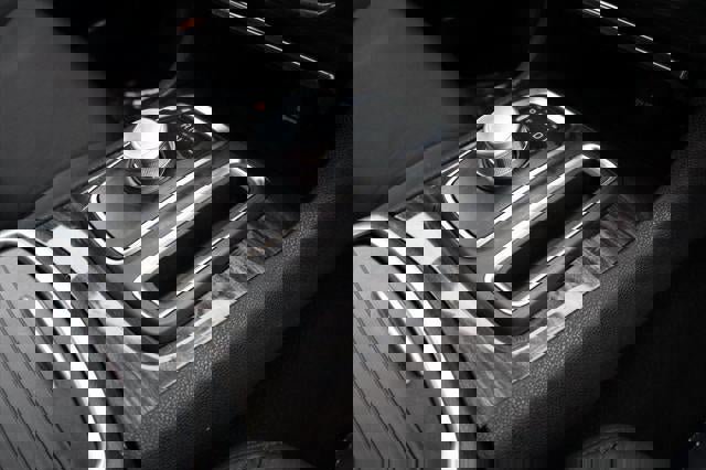 Used 2019 Chrysler 300 Touring w/ Sport Appearance Package image 10