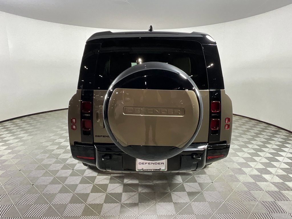 Used 2025 Land Rover Defender 130 X-Dynamic SE image 8