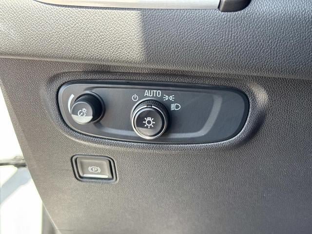 Used 2024 GMC Terrain SLE FWD image 28