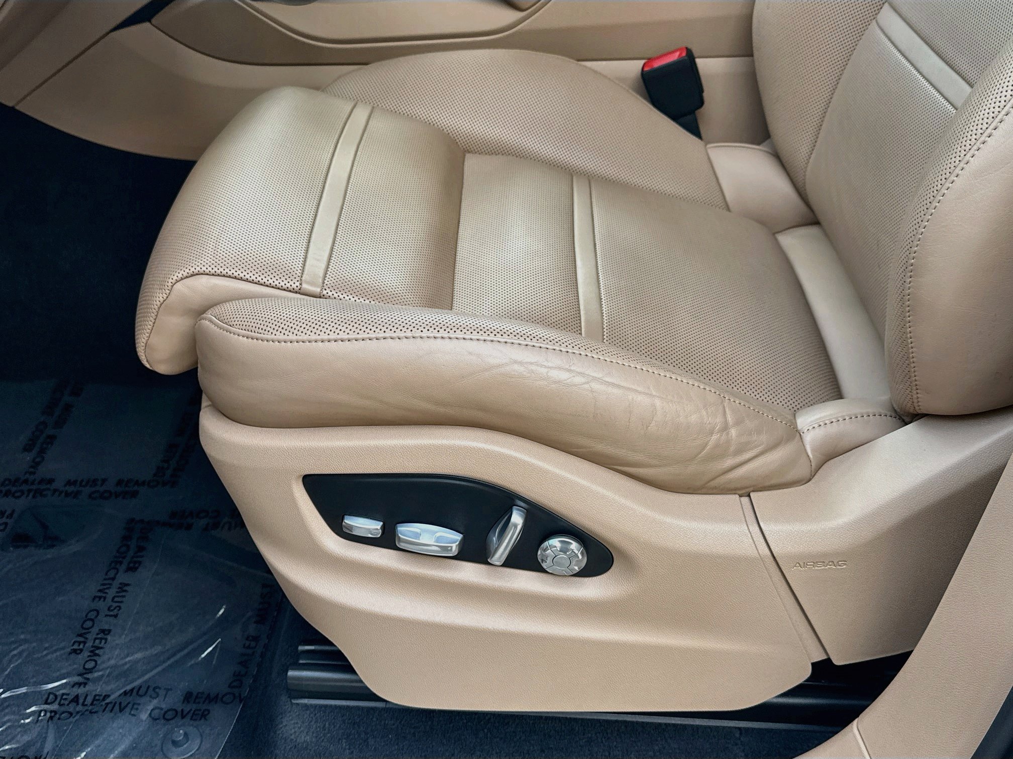 Used 2020 Porsche Cayenne w/ Premium Package AWD/4WD image 16