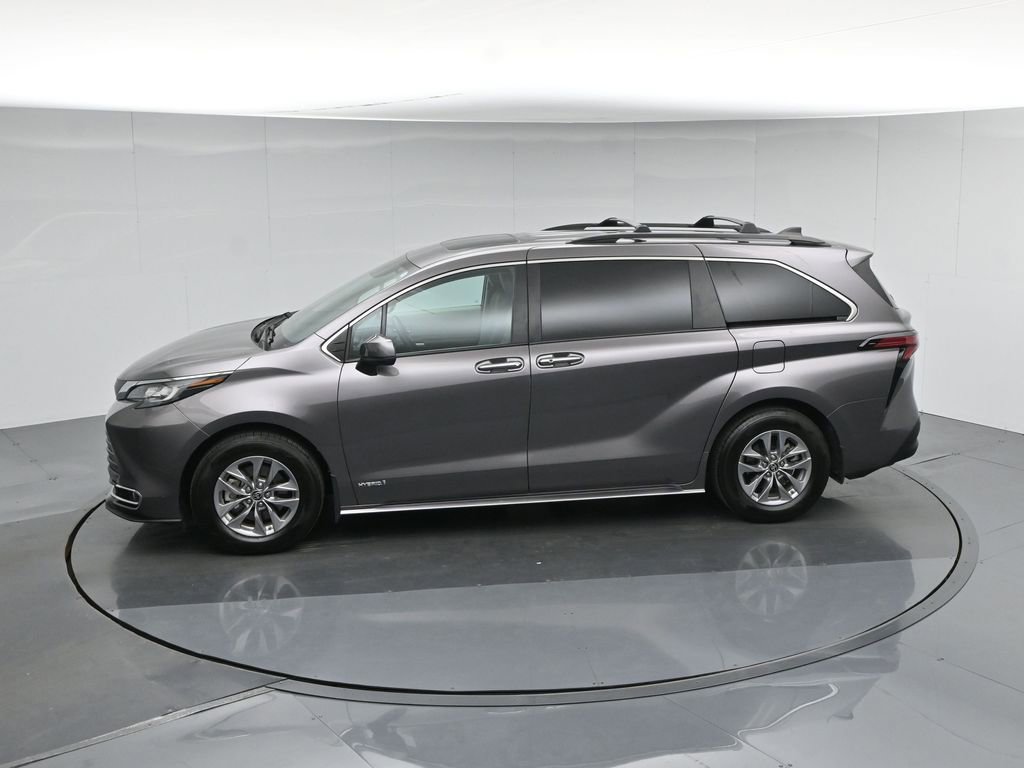 Used 2021 Toyota Sienna XLE FWD image 48