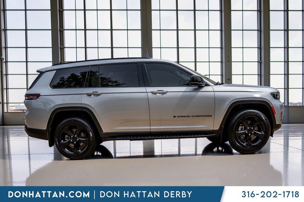 Used 2022 Jeep Grand Cherokee L Limited w/ Black Appearance Package AWD/4WD image 40