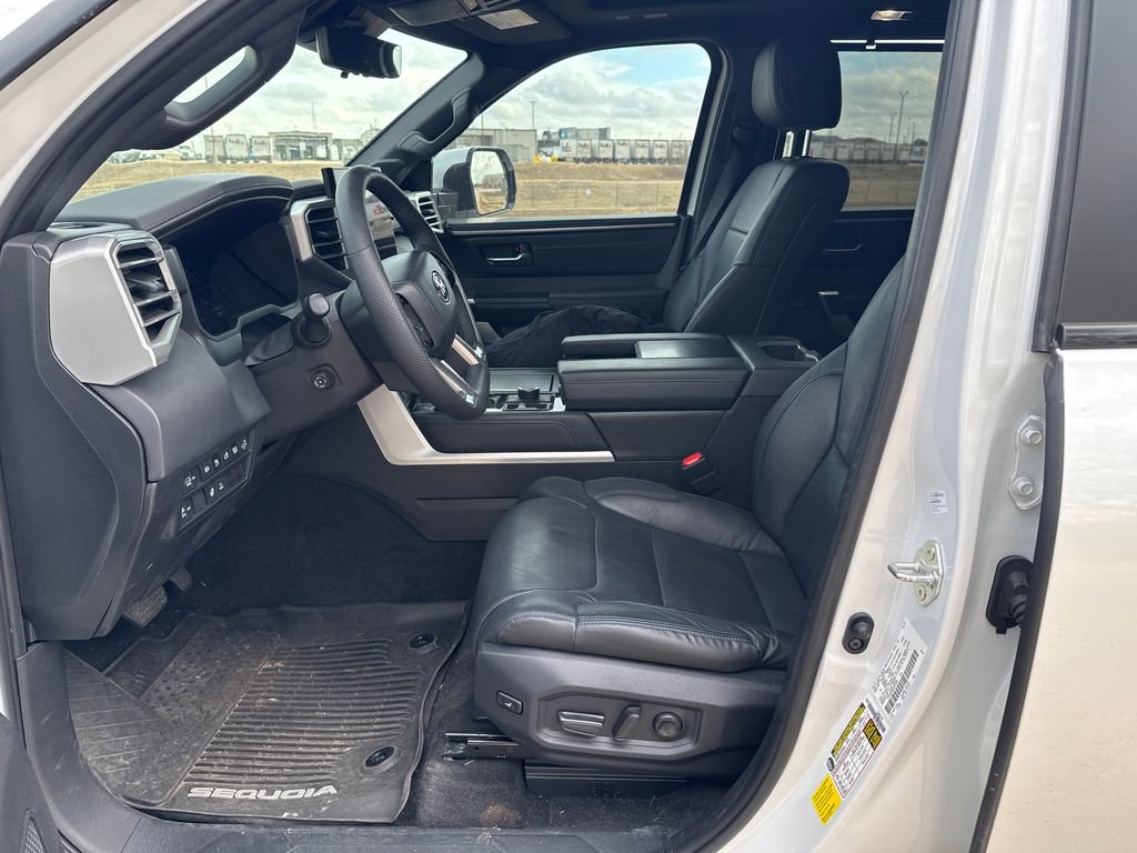 Used 2025 Toyota Sequoia Platinum image 7