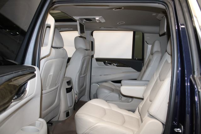 Used 2019 Cadillac Escalade ESV Premium Luxury image 9