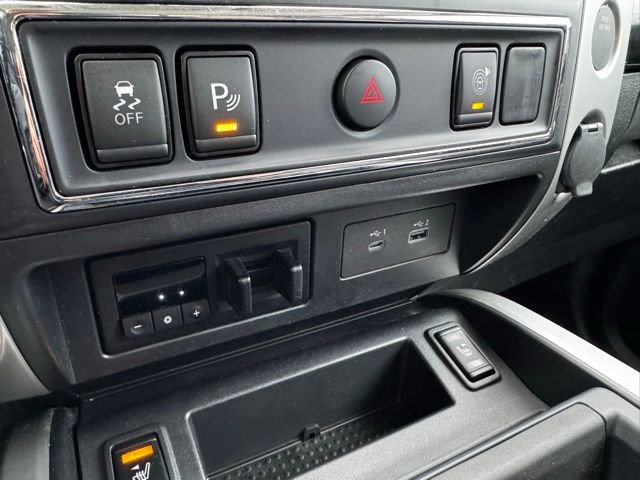 Used 2020 Nissan Titan SV image 11