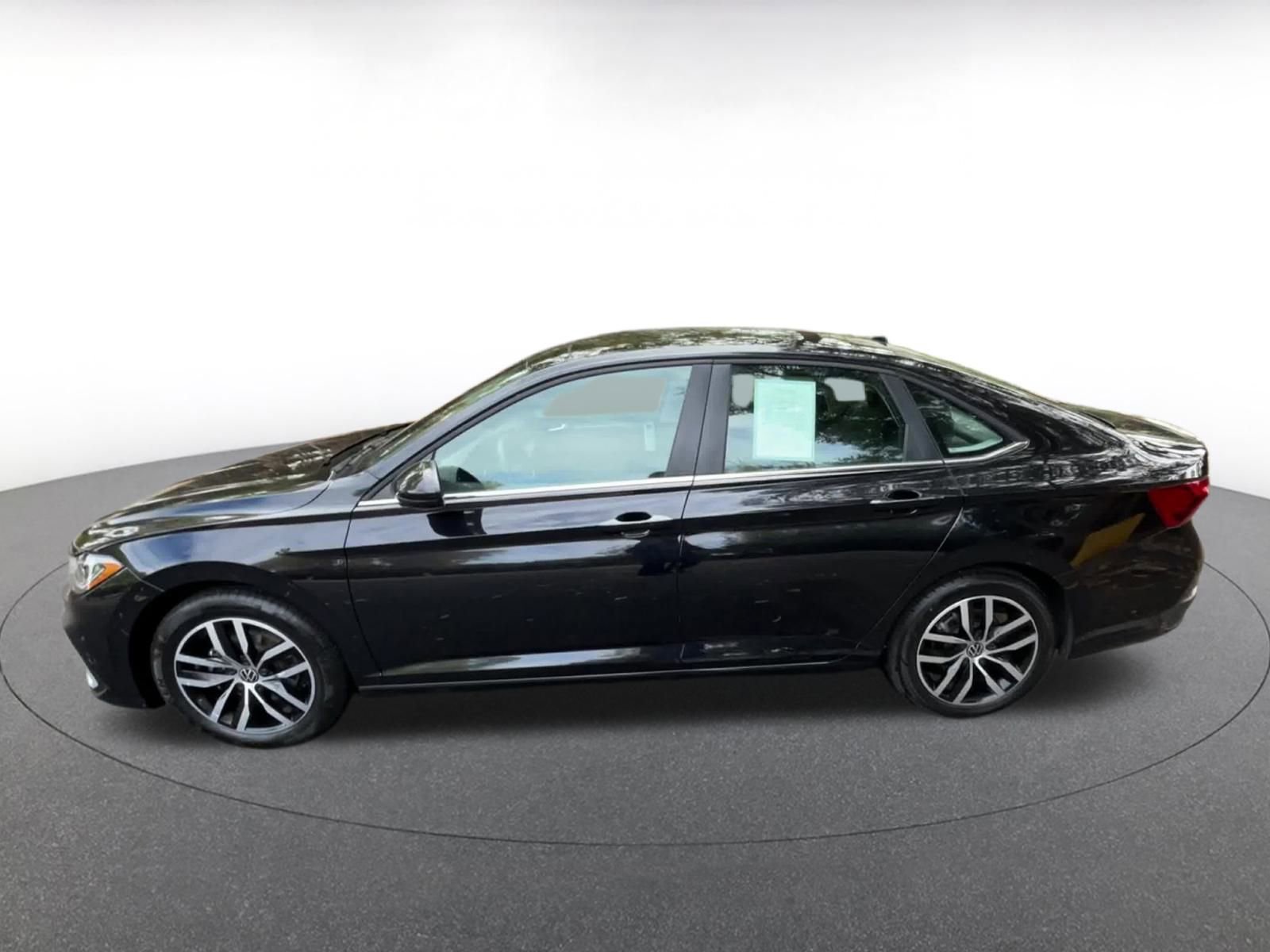 Used 2025 Volkswagen Jetta SE image 9