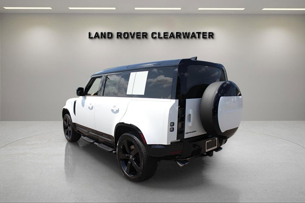 Used 2025 Land Rover Defender 110 V8 image 3
