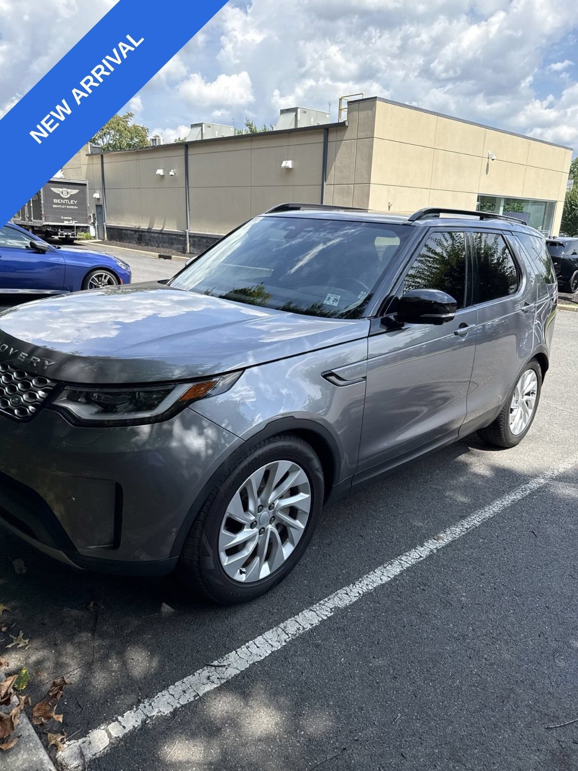 Used 2024 Land Rover Discovery S AWD/4WD image 2