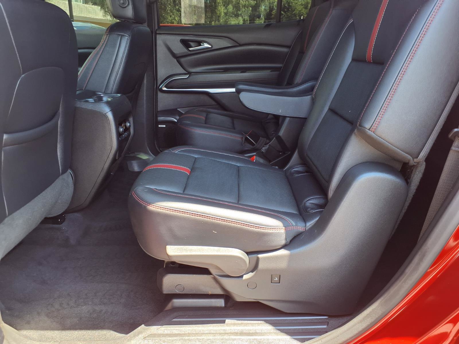 Used 2024 Chevrolet Traverse RS FWD image 16