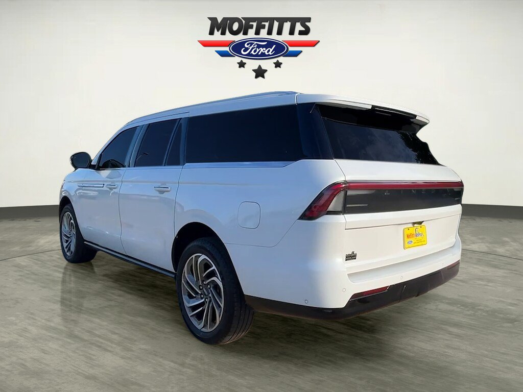 Used 2025 Lincoln Navigator L Reserve AWD/4WD image 3