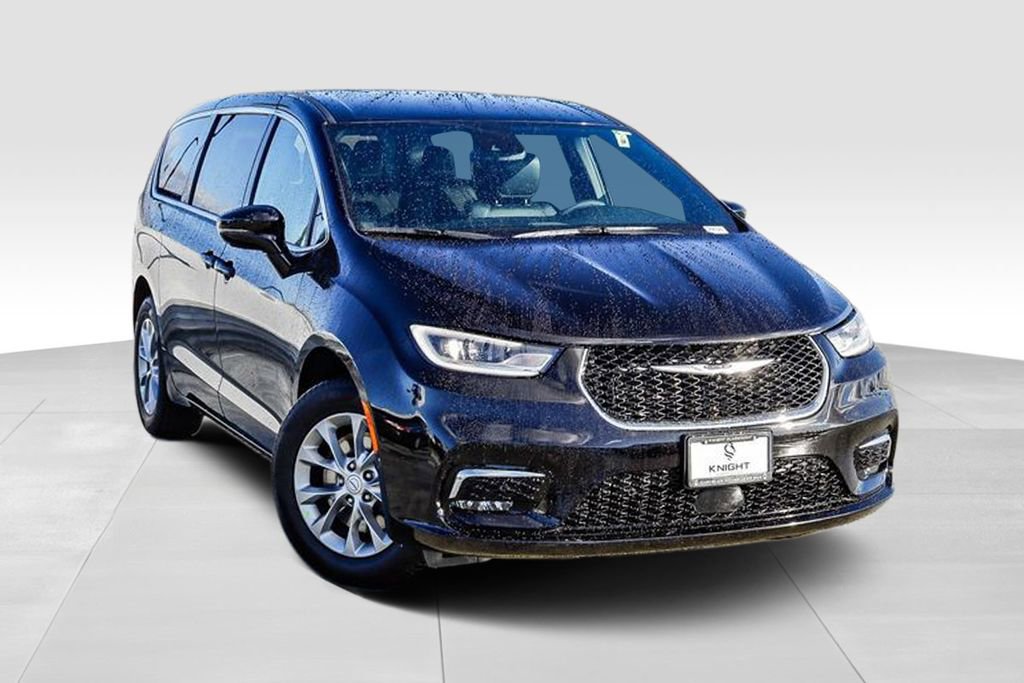 New 2026 Chrysler Pacifica Select image 2