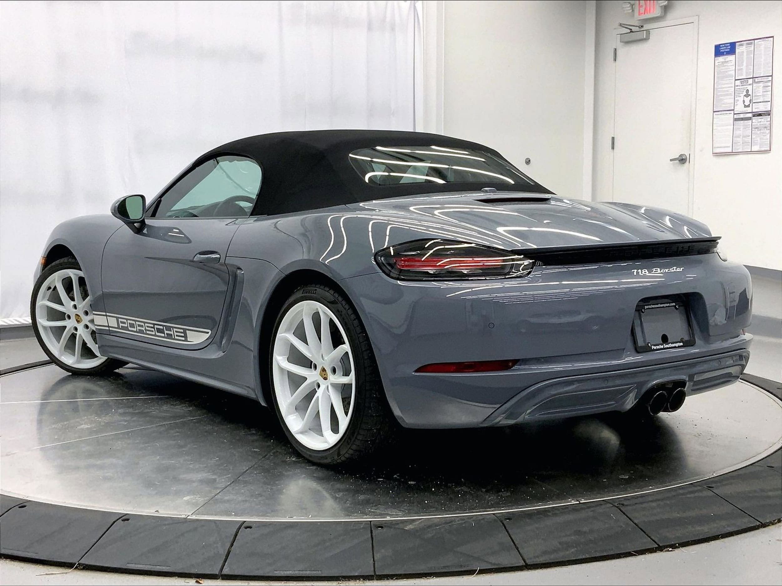 Used 2024 Porsche 718 Boxster image 3