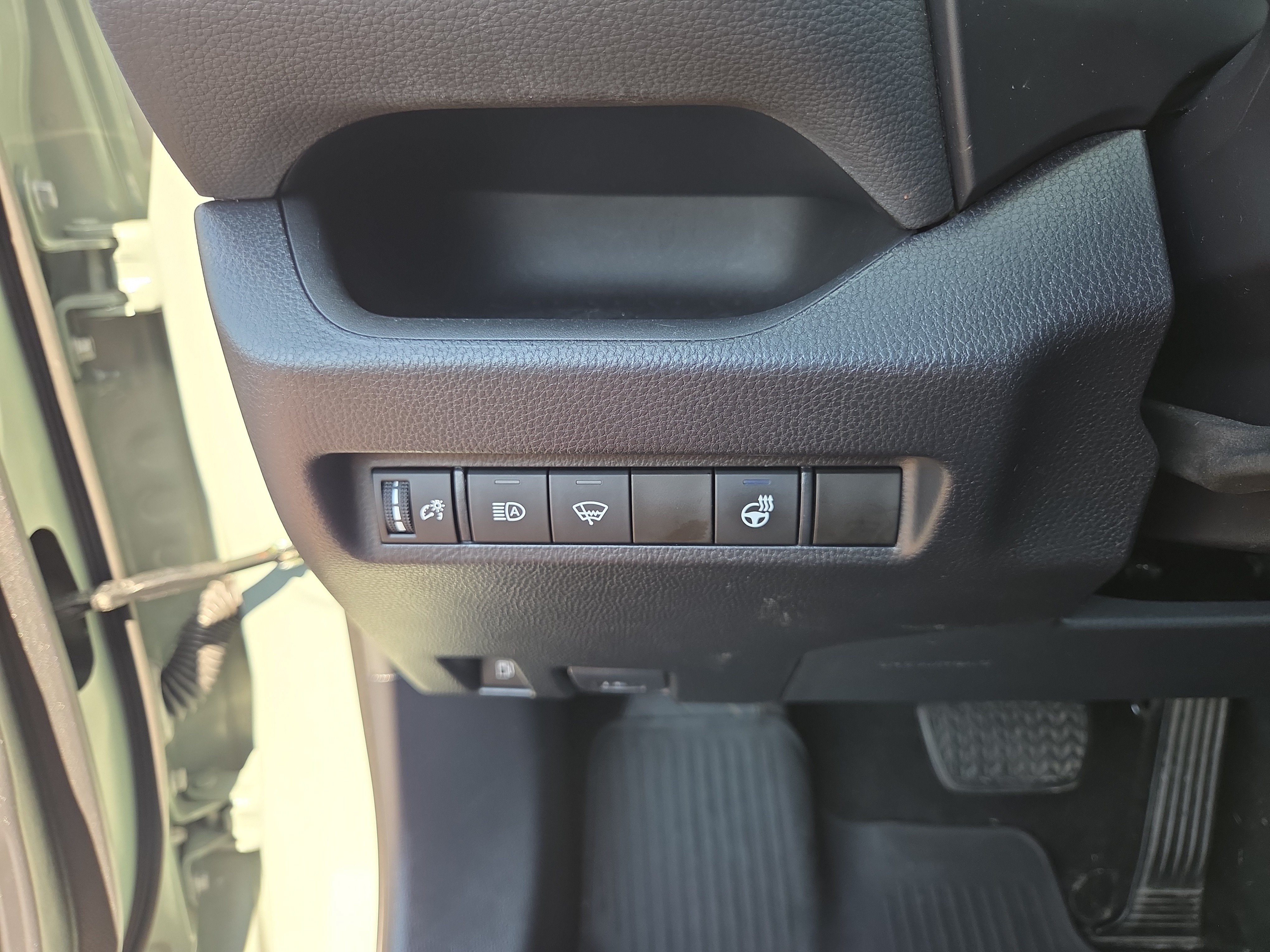 Certified 2021 Toyota RAV4 XLE w/ XLE Grade Weather Package AWD/4WD image 26