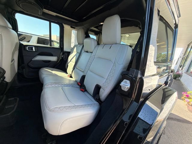Used 2022 Jeep Wrangler Unlimited Sahara AWD/4WD image 17