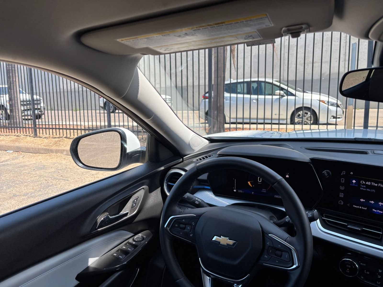 Used 2025 Chevrolet Trax LT w/ LT Convenience Package FWD image 32