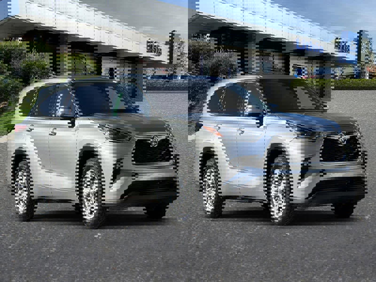 Used 2021 Toyota Highlander LE image 10