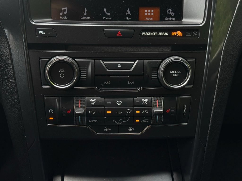 Used 2018 Ford Explorer XLT w/ Equipment Group 202A AWD/4WD image 48
