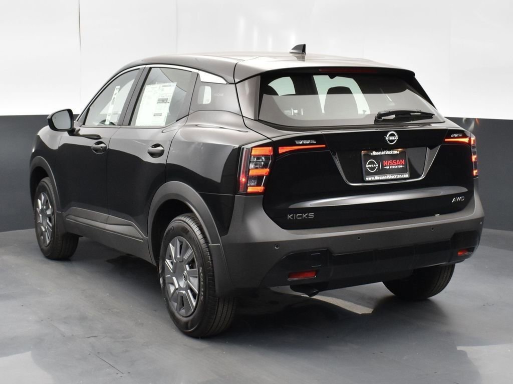 Used 2025 Nissan Kicks S image 6