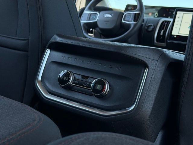 Used 2025 Ford Expedition Active image 22