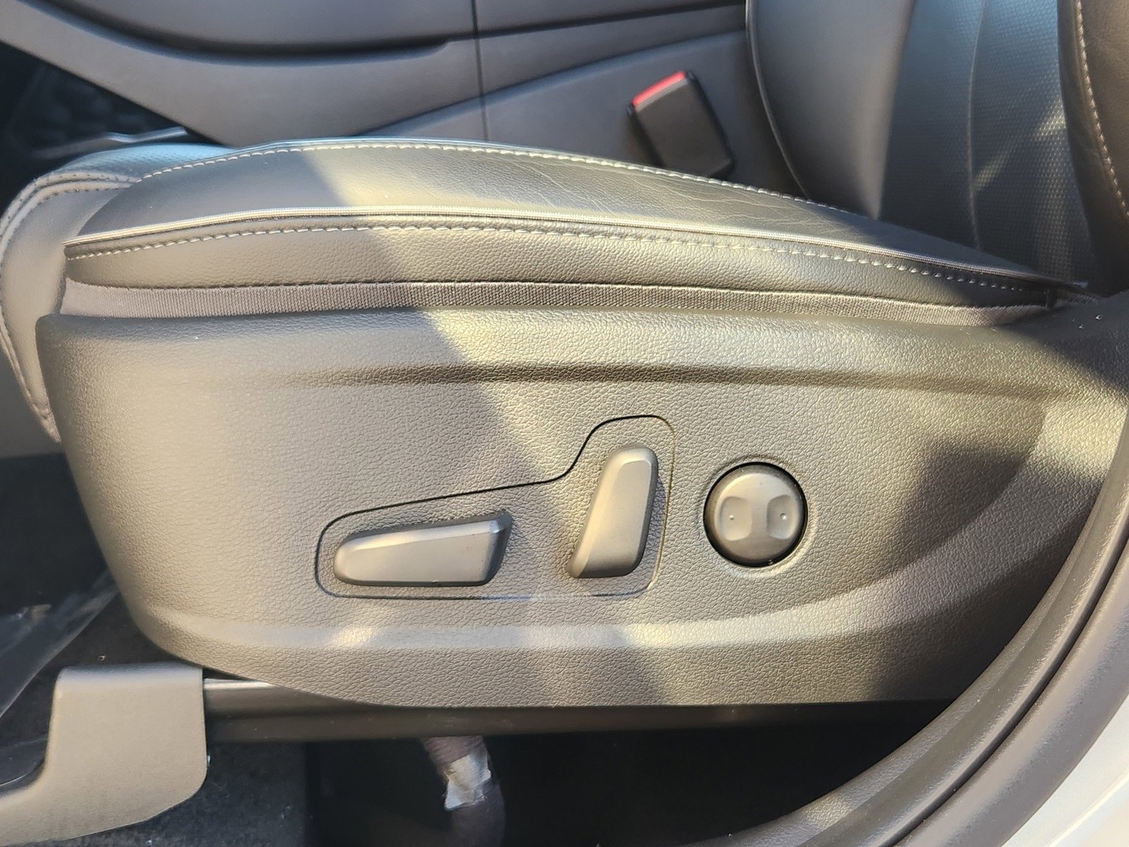 Certified 2022 Hyundai Santa Fe SEL w/ Convenience + Premium Package image 13