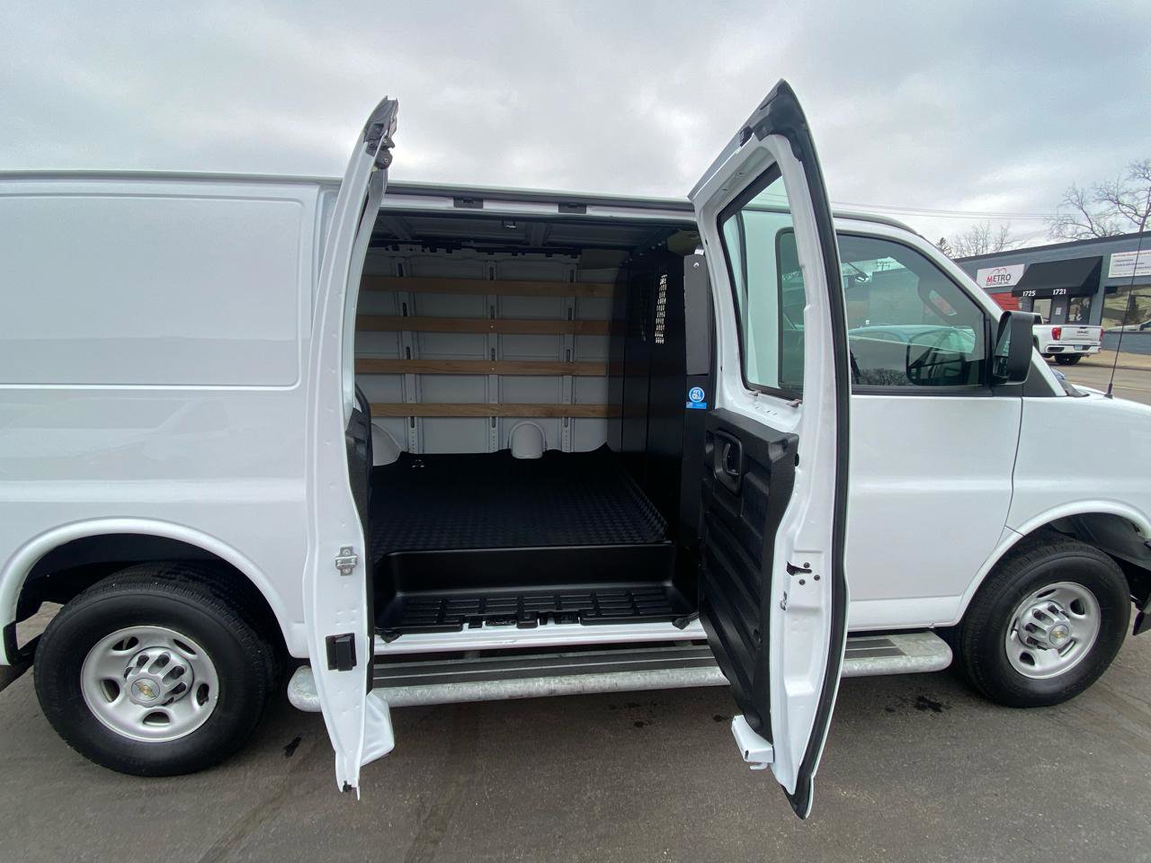 Used 2024 Chevrolet Express 2500 w/ Driver Convenience Package image 5