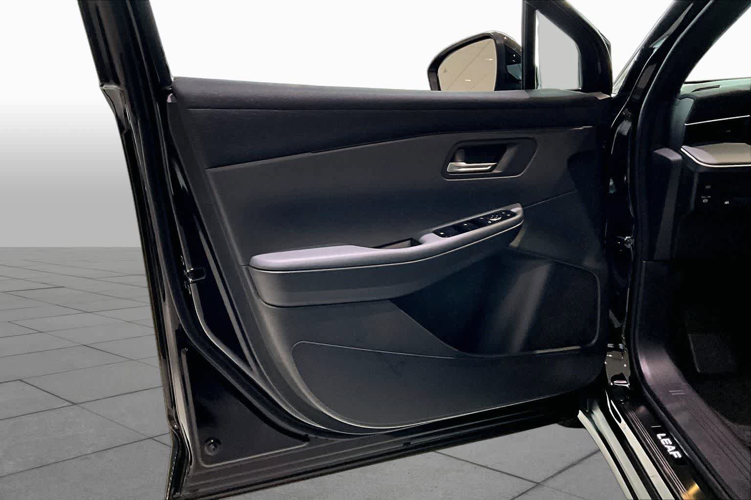 New 2026 Nissan Leaf SV+ w/ Illuminated Package FWD image 16
