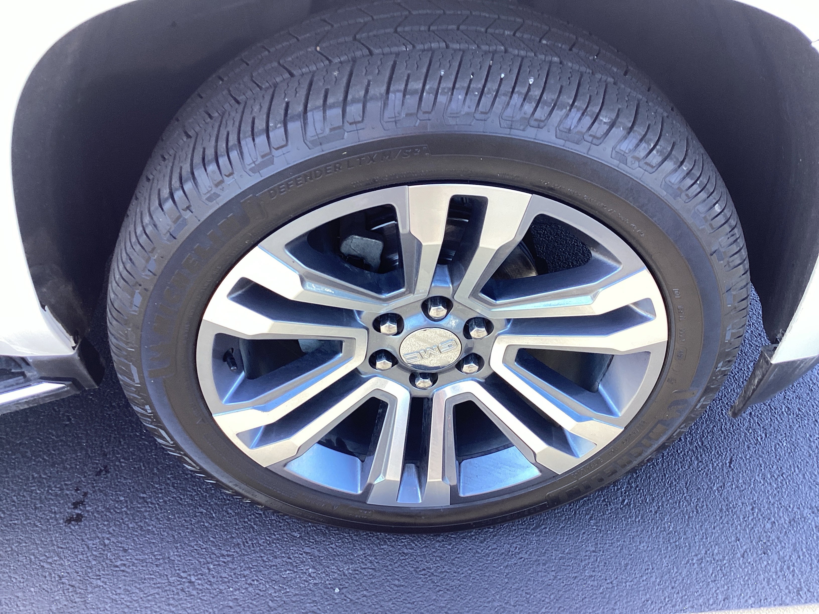 Used 2018 GMC Yukon Denali w/ Open Road Package image 13