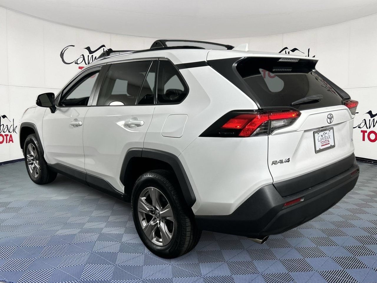 Used 2022 Toyota RAV4 XLE w/ Convenience Package FWD image 5