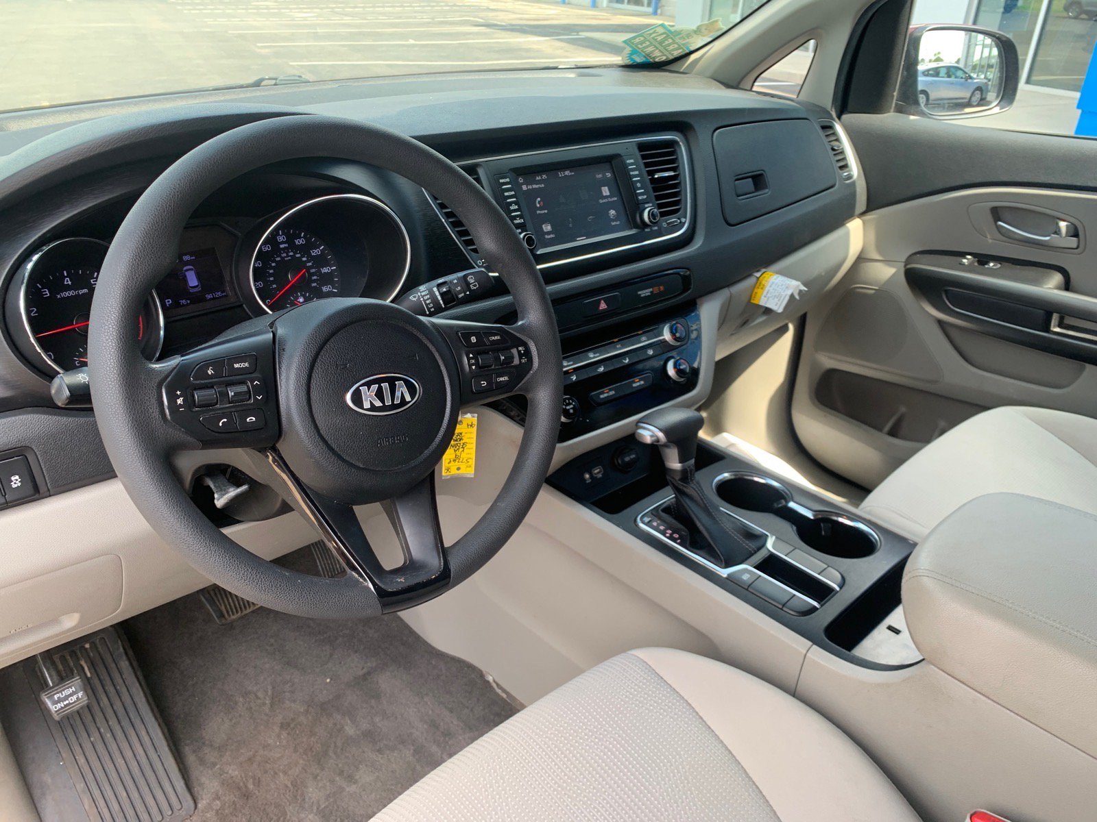 Used 2019 Kia Sedona LX FWD image 7