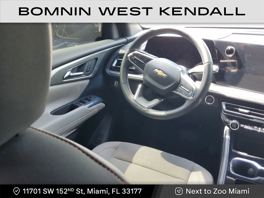 Used 2025 Chevrolet Traverse LT w/ Driver Confidence Package image 6