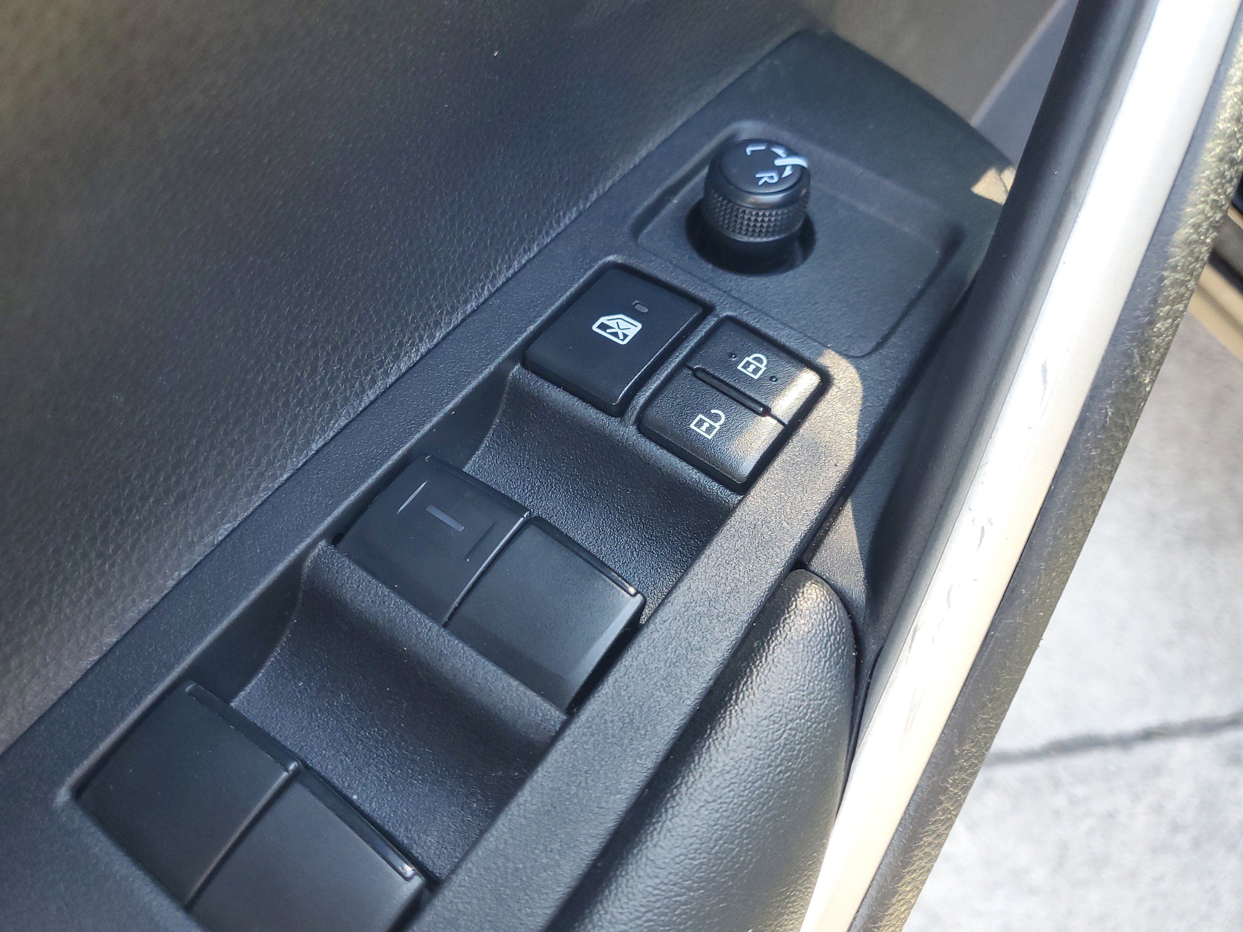 Certified 2024 Toyota Corolla Cross SE image 19