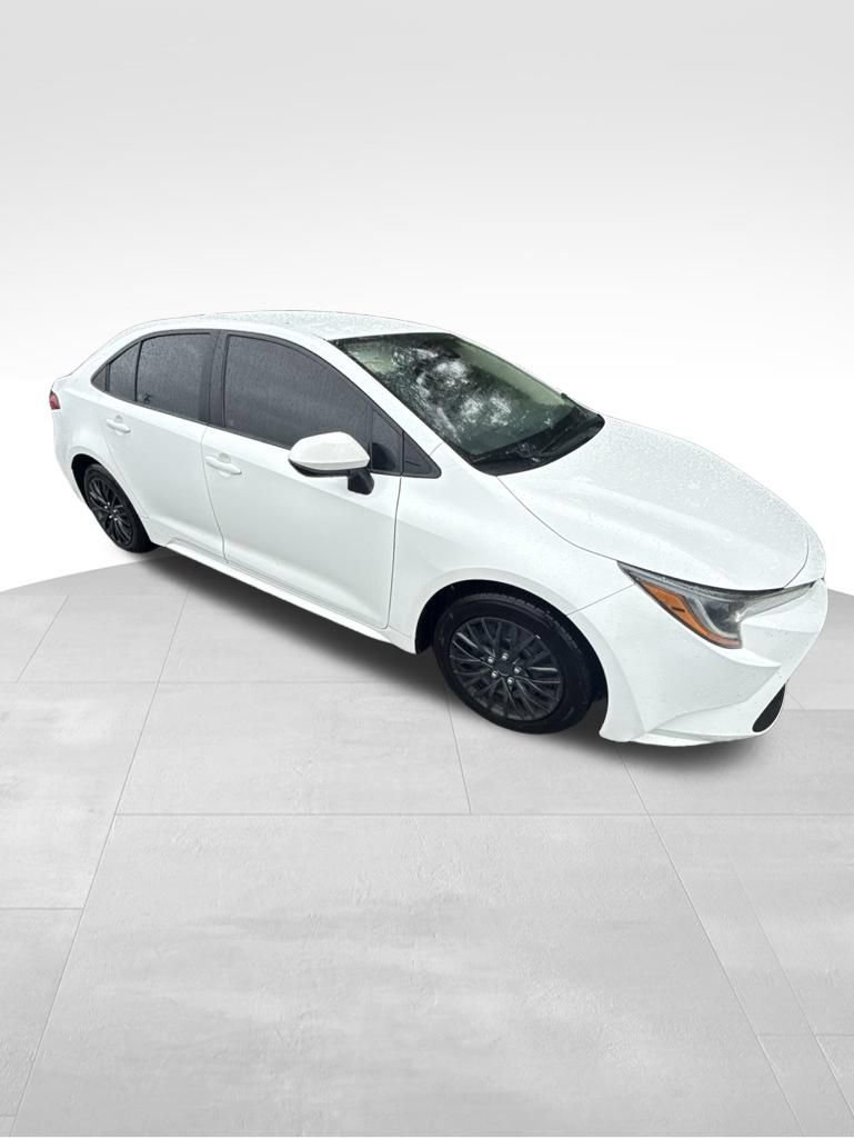 Used 2022 Toyota Corolla LE FWD image 3