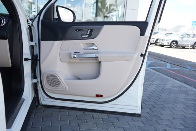 Used 2022 Mercedes-Benz GLB 250 4MATIC image 17