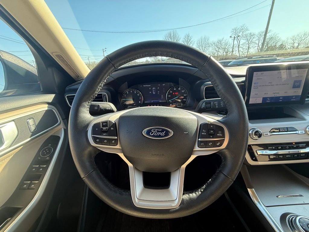 Used 2023 Ford Explorer XLT w/ Equipment Group 202A image 27