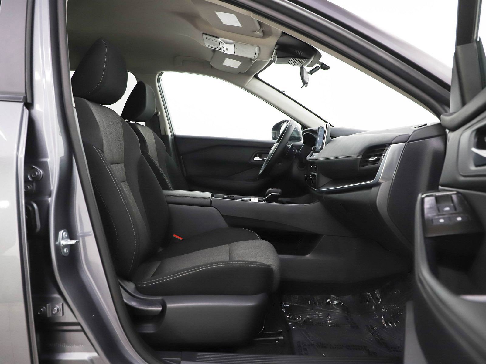 Used 2025 Nissan Rogue SV image 12