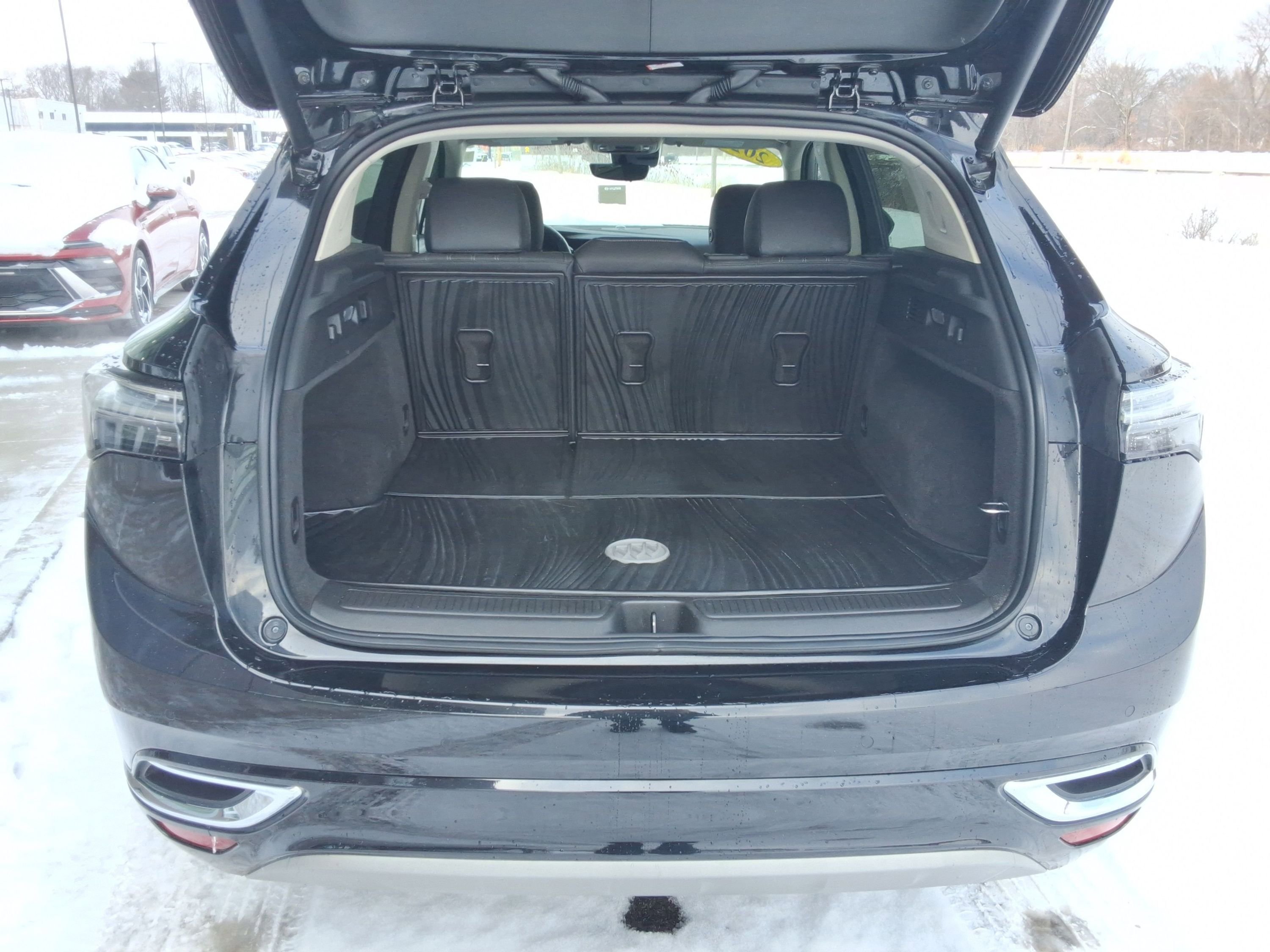 Used 2023 Buick Envision Avenir image 29