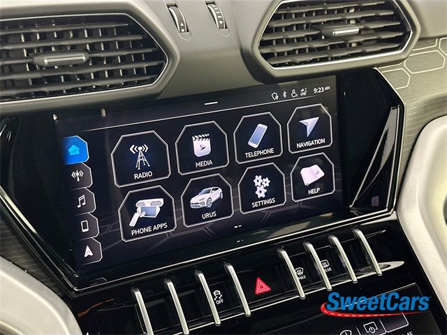 Used 2020 Lamborghini Urus Base image 24